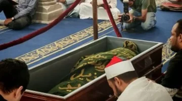 الوداع الأخير.. وصول جثمان الدكتور أحمد عمر هاشم إلى الجامع الأزهر 1